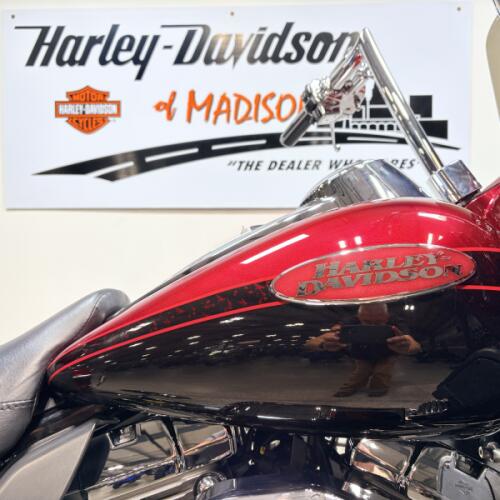 2011 Harley-Davidson® CVO™ Road Glide® Ultra Rio Red and Black Ember with Quartzite Graphic thumb 2