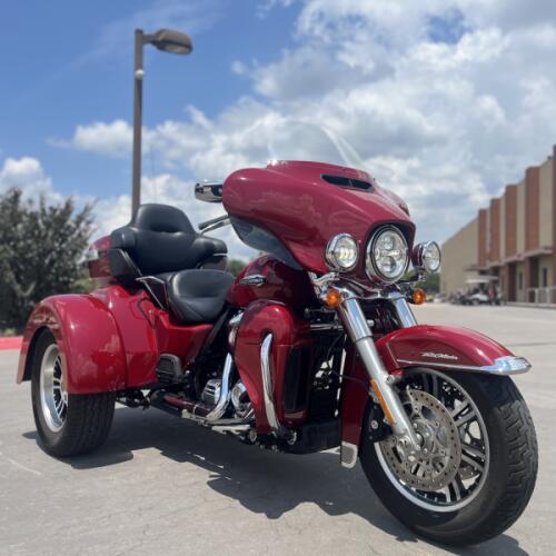 2021 Harley-Davidson® FLHTCUTG Tri Glide® Ultra Billiard Red 856209 thumb 3
