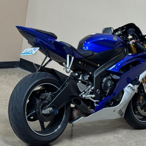 Yamaha YZF-R6 2010 thumb 0