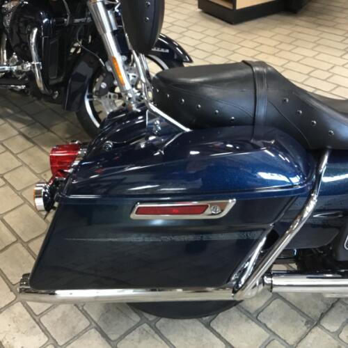 2016 Harley-Davidson® Road King® Custom Colour Cosmic Blue Pearl thumb 2
