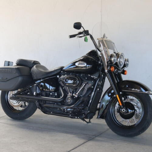 2023 Harley-Davidson® FLHCS Heritage Classic U016475 thumb 1