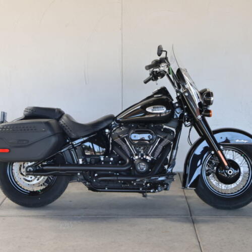 2023 Harley-Davidson® FLHCS Heritage Classic U016475 thumb 0