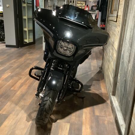Harley-Davidson® Street Glide® 2026 FLHX T45-26 Vivid Black Black Trim thumb 0