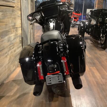 Harley-Davidson® Street Glide® 2026 FLHX T45-26 Vivid Black Black Trim thumb 1