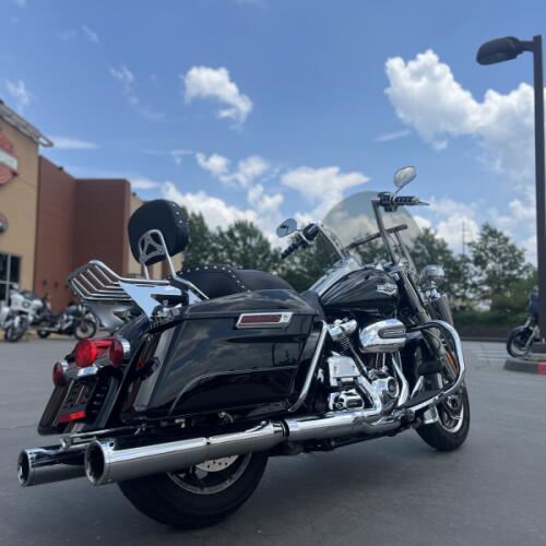 2017 Harley-Davidson® FLHR Road King® Two-Tone Black Hills Gold/Black Quartz 649968 thumb 2