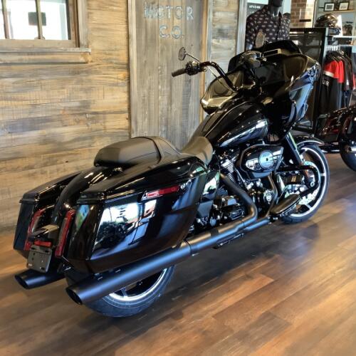 Harley-Davidson® Road Glide® 2026 FLTRX T33-26 Vivid Black Black Trim thumb 1