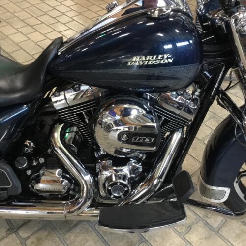 2016 Harley-Davidson® Road King® Custom Colour Cosmic Blue Pearl thumb 3