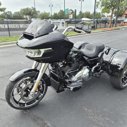FLTRT 2026 Road Glide 3 thumb 1