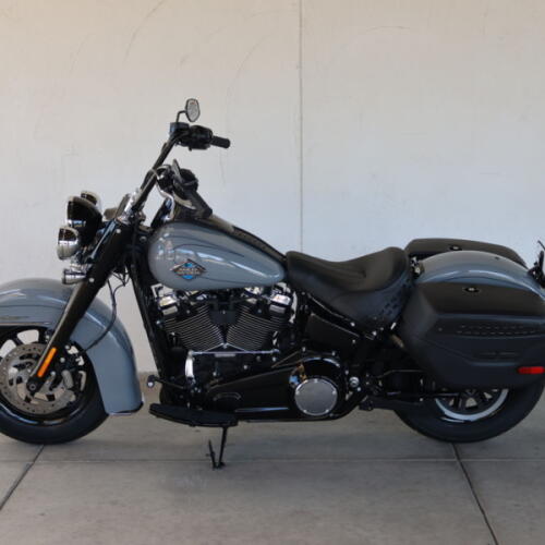 2026 Harley-Davidson® FLHC Heritage Classic S022936 thumb 3