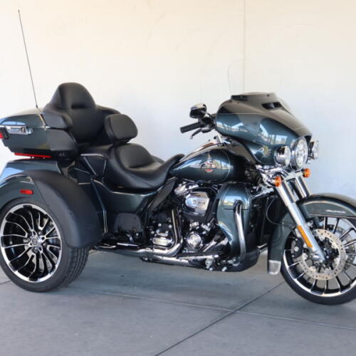 2025 Harley-Davidson® FLHTCUTG Tri Glide™ Ultra U856640T thumb 1
