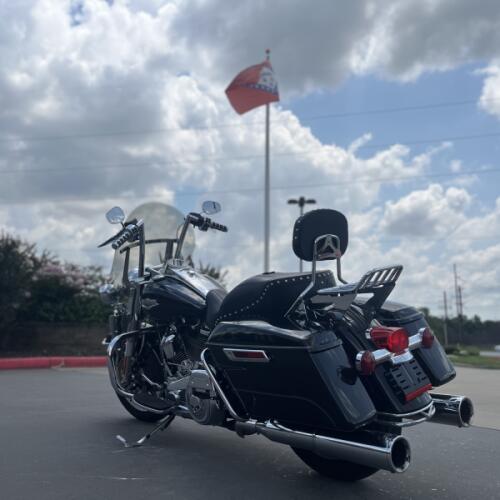 2017 Harley-Davidson® FLHR Road King® Two-Tone Black Hills Gold/Black Quartz 649968 thumb 0