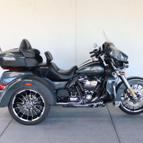 2025 Harley-Davidson® FLHTCUTG Tri Glide™ Ultra U856640T thumb 0