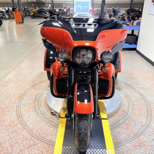 2025 FLHTCUTG Harley-Davidson® Tri Glide® Ultra Whiskey Fire / Vivid Black thumb 1