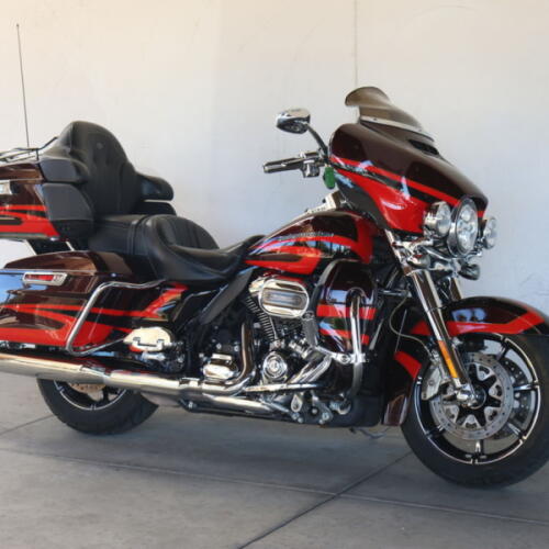 2017 Harley-Davidson® FLHTKSE CVO™ Limited U960836 thumb 1