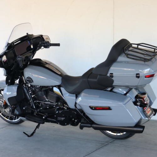 2026 Harley-Davidson® FLHXL Street Glide Limited S618822 thumb 2
