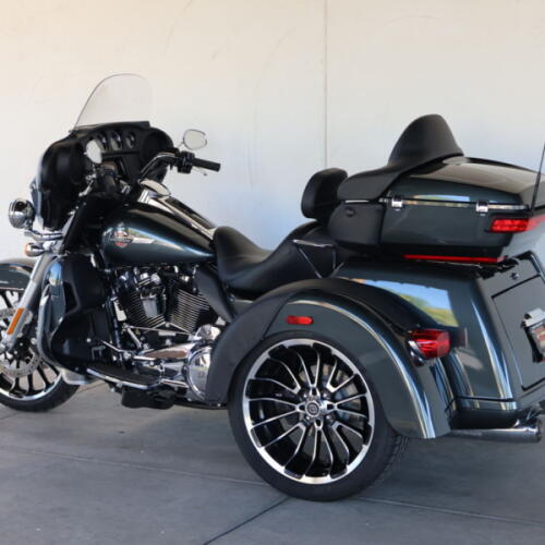 2025 Harley-Davidson® FLHTCUTG Tri Glide™ Ultra U856640T thumb 2