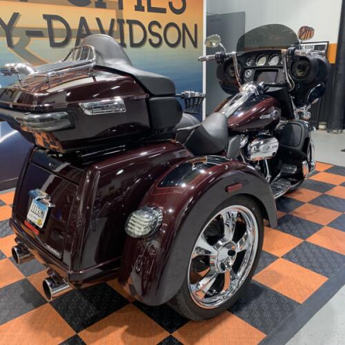 2022 Harley-Davidson Tri Glide Ultra FLHTCUTG thumb 3