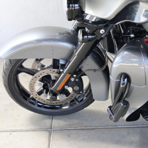 2019 Harley-Davidson® FLHTKSE CVO™ Limited U956519 thumb 0