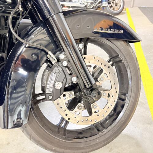 2022 FLTRK Harley-Davidson® Road Glide® Limited Vivid Black thumb 2