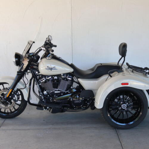 2023 Harley-Davidson® FLRT Freewheeler® U859009 thumb 3