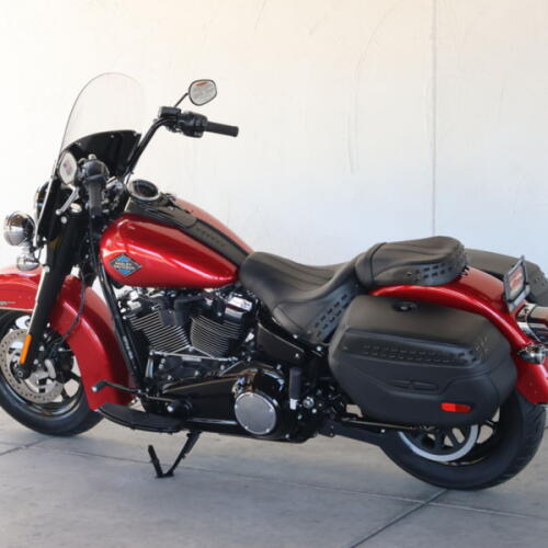 2026 Harley-Davidson® FLHC Heritage Classic N037240 thumb 2