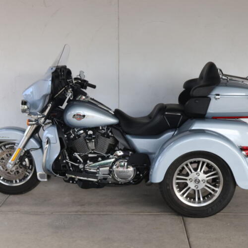 2023 Harley-Davidson® FLHTCUTG Tri Glide® Ultra U859801 thumb 3