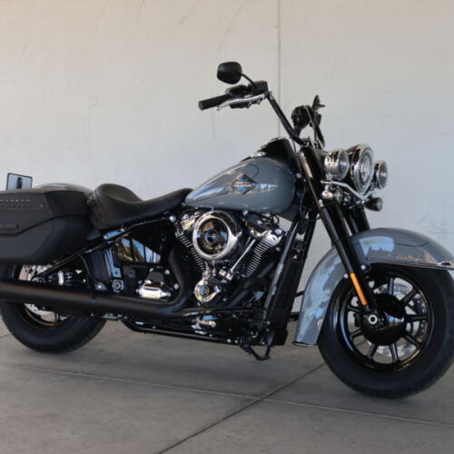 2026 Harley-Davidson® FLHC Heritage Classic S022936 thumb 1