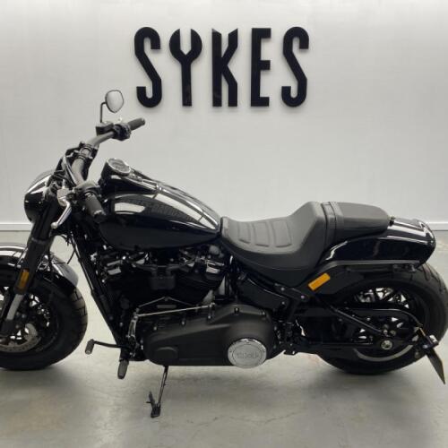 2021 Harley-Davidson FXFBS Softail Fat Bob 114 in Vivid Black thumb 0