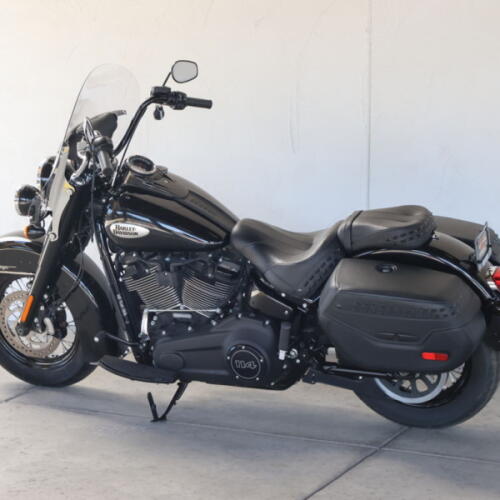 2023 Harley-Davidson® FLHCS Heritage Classic U016475 thumb 2