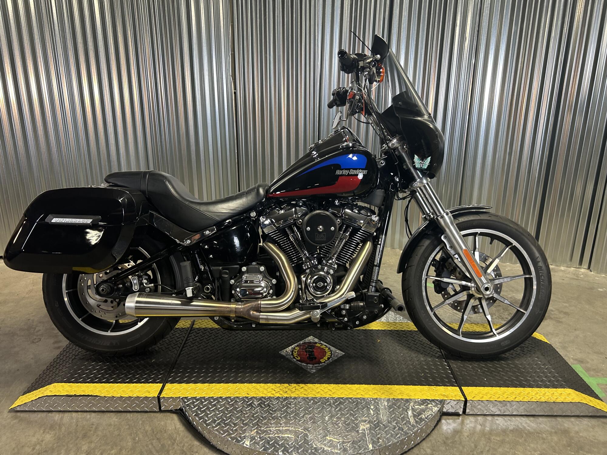 2018 Harley-Davidson® Low Rider® Vivid Black