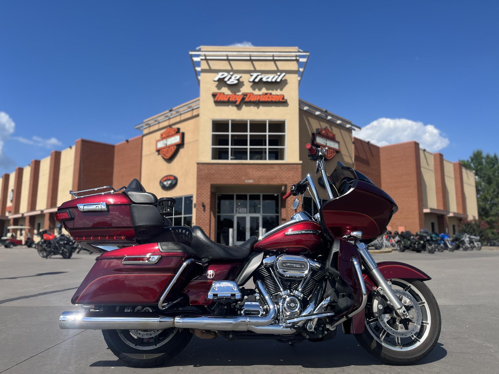 2017 Harley-Davidson® FLTRU Road Glide® Ultra Two-Tone Mysterious Red Sunglo/Velocity 685236