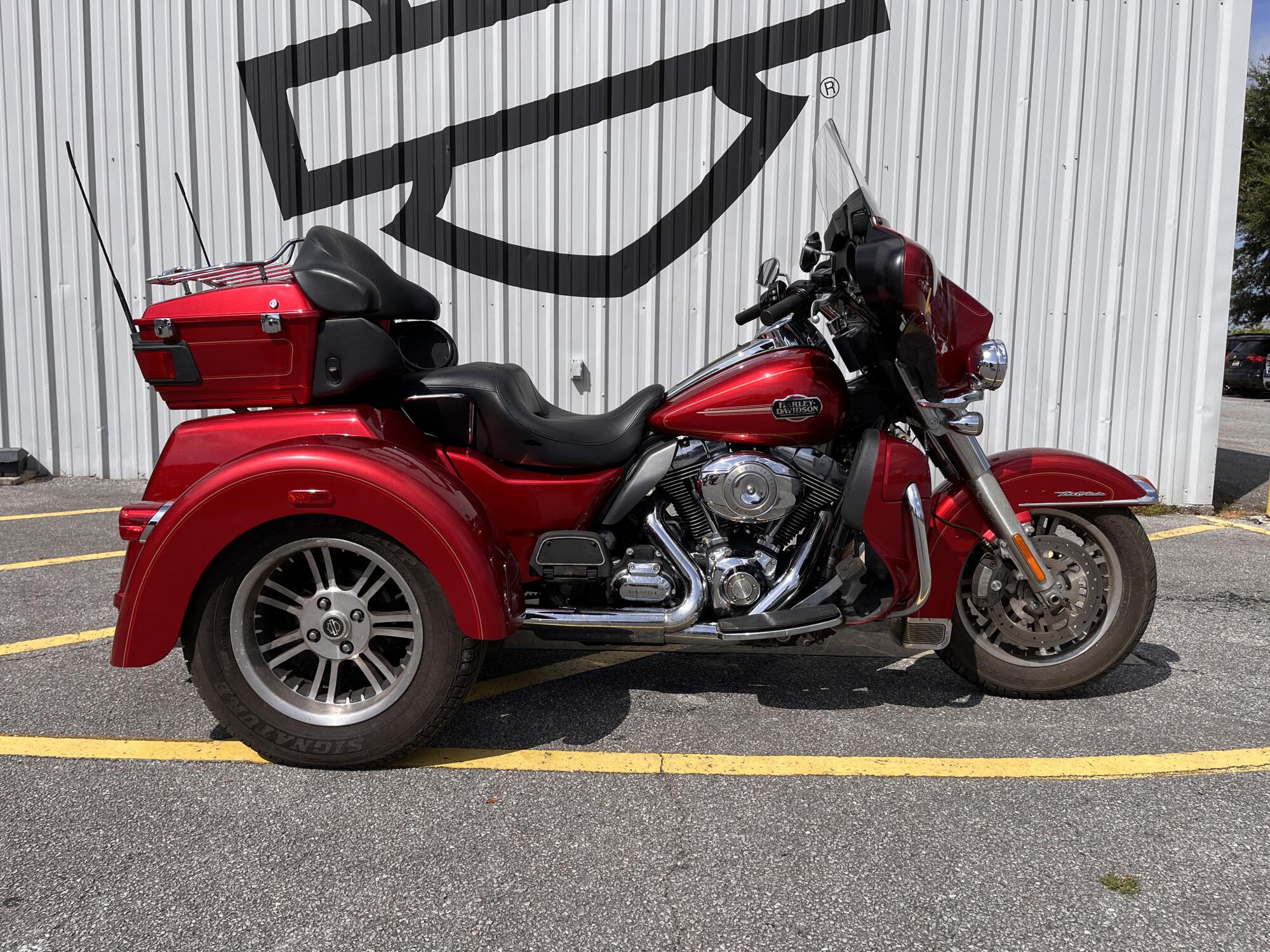 2013 Harley-Davidson® Tri Glide™ Ultra Classic® Ember Red Sunglo