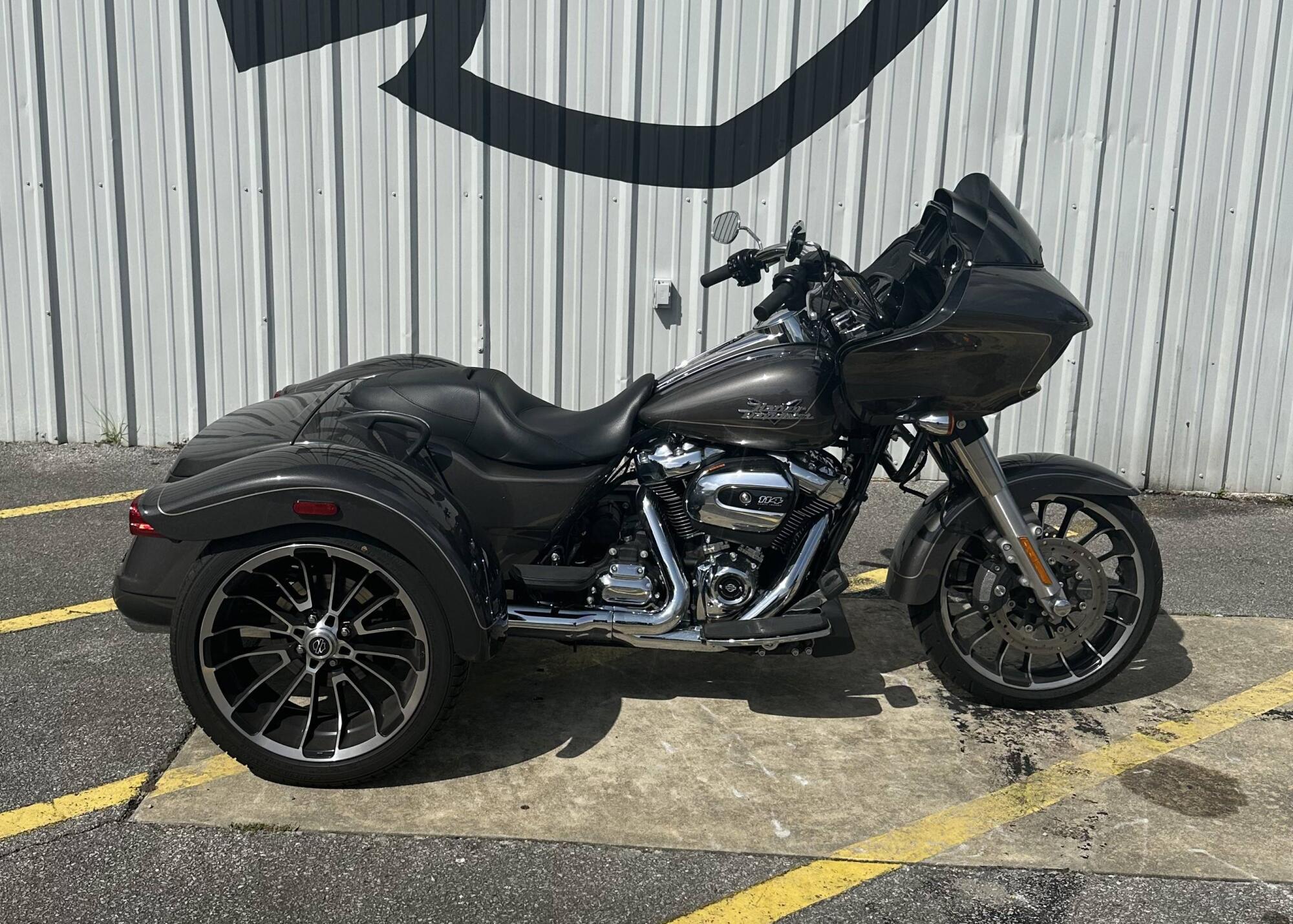 2023 Harley-Davidson® Road Glide® 3 Gray Haze
