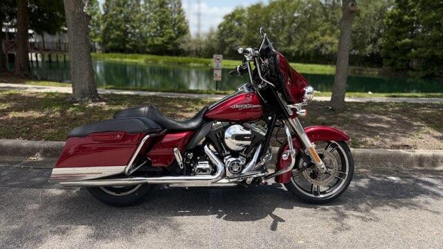 2016 Harley-Davidson® Street Glide® Special Velocity Red Sunglo, photo 16