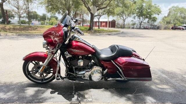 2016 Harley-Davidson® Street Glide® Special Velocity Red Sunglo, photo 17