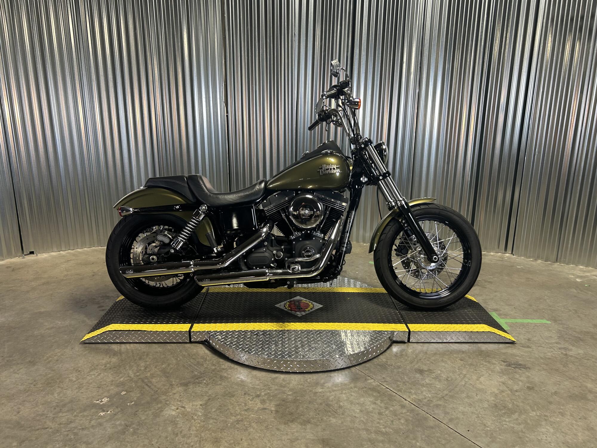 2016 Harley-Davidson® Street Bob® Olive Gold