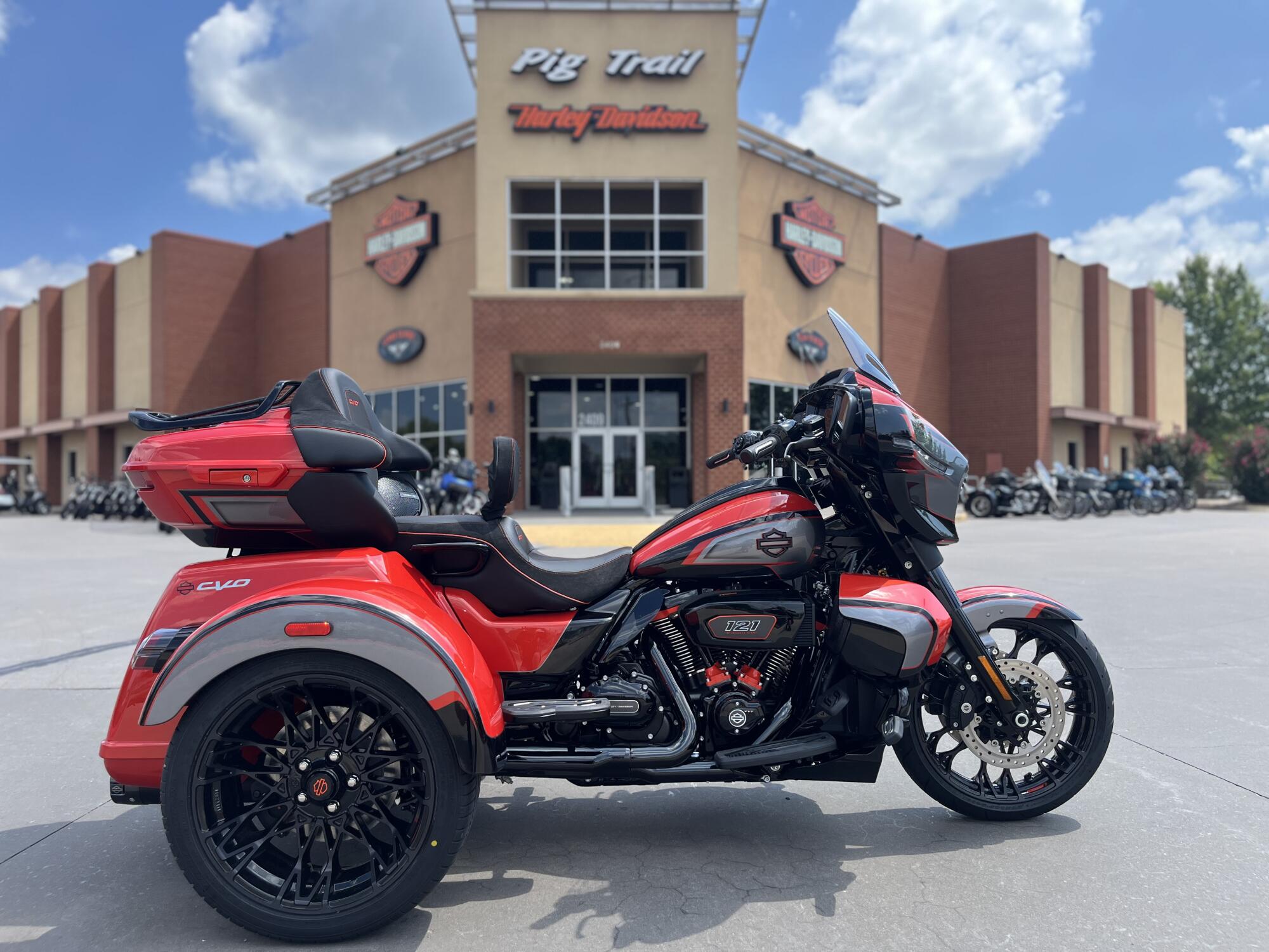 2026 Harley-Davidson® FLHLTSE CVO Street Glide 3 Limited Citrus Heat CVO Tri-Tone