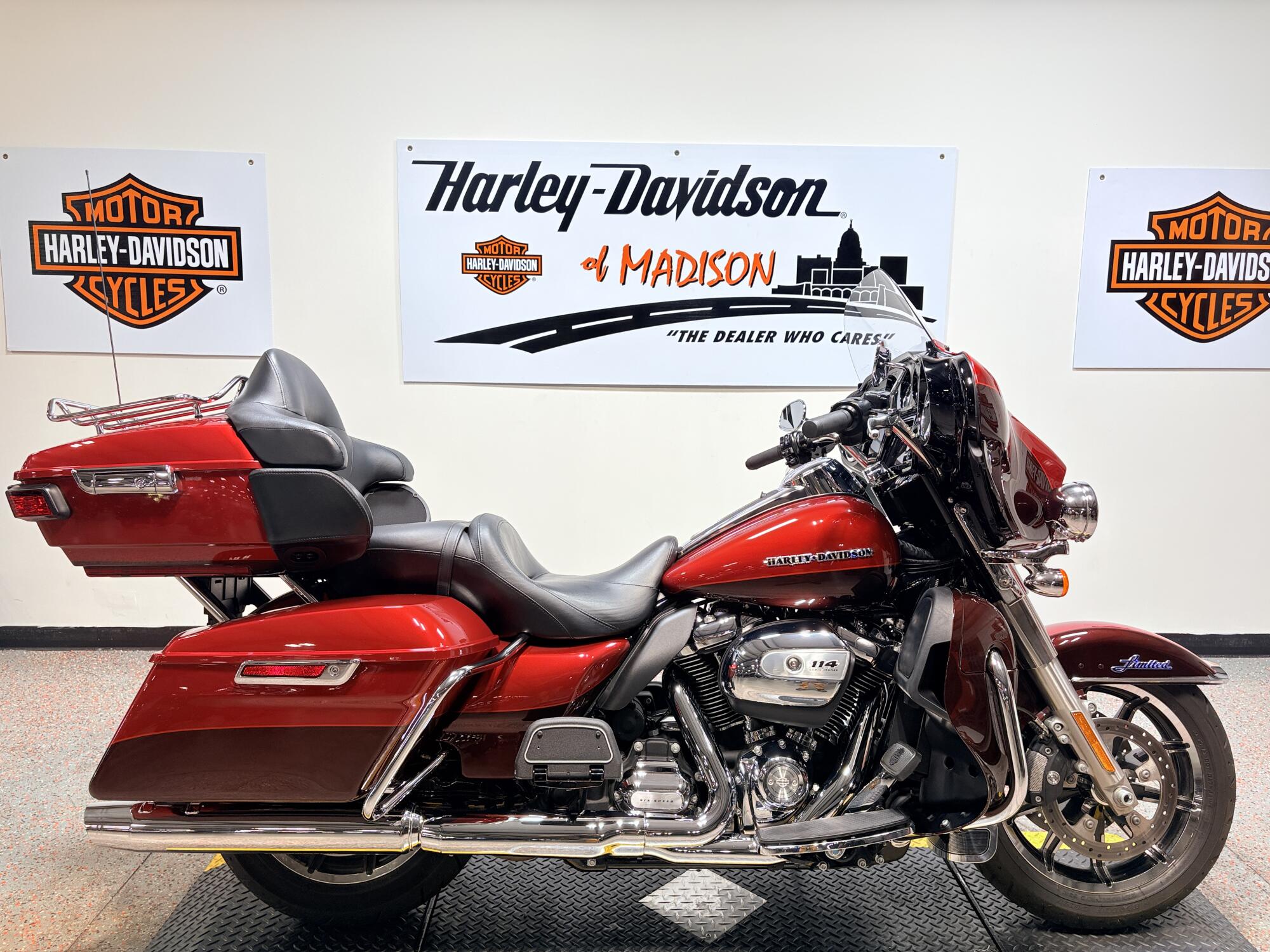 2019 FLHTK Harley-Davidson® Ultra Limited Wicked Red/Twisted Cherry