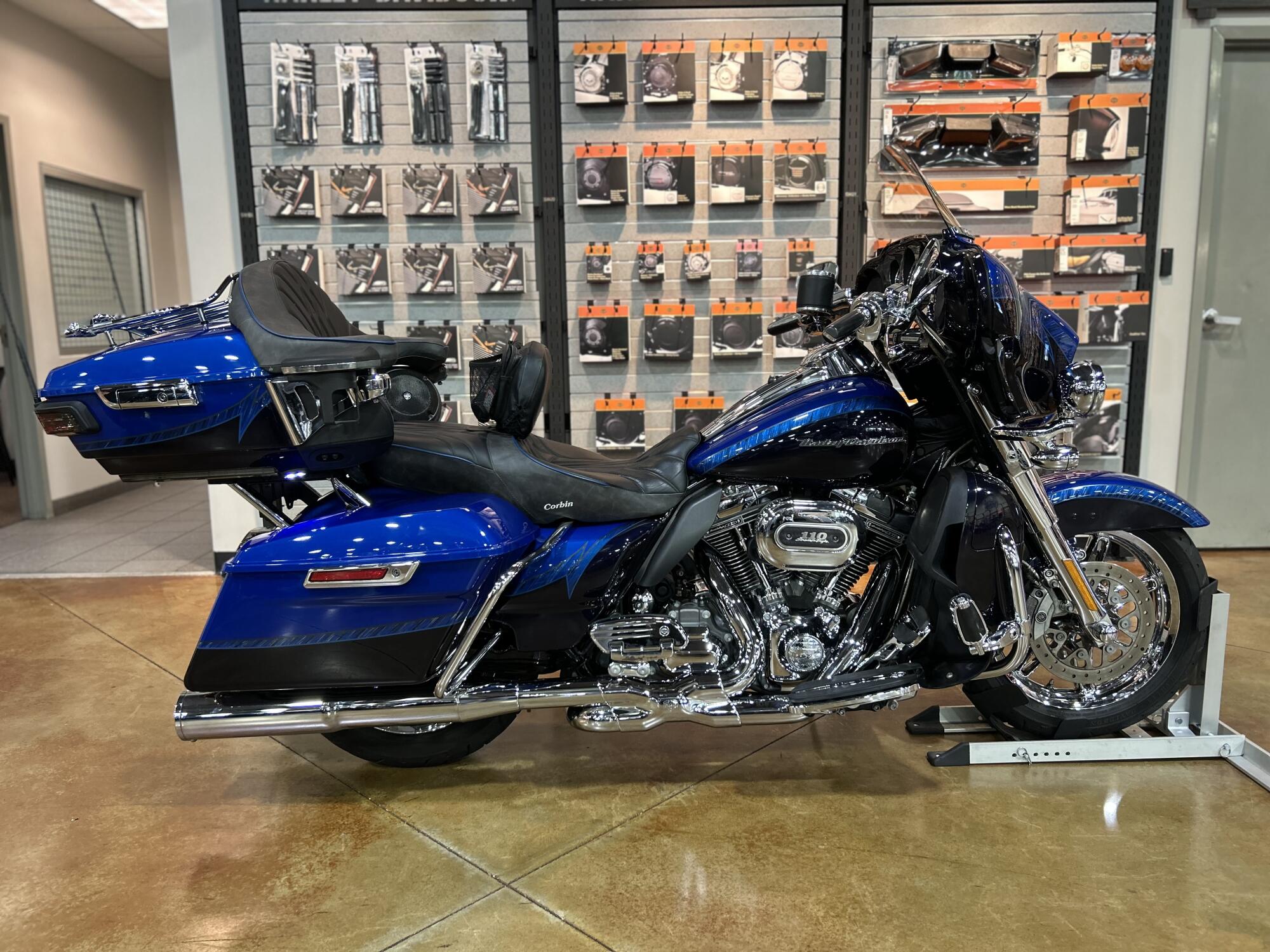 FLHTKSE 2014 CVO™ Electra Glide Ultra Limited®