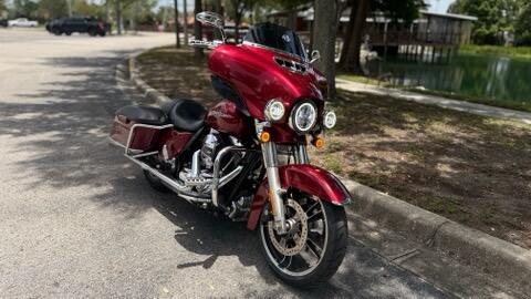 2016 Harley-Davidson® Street Glide® Special Velocity Red Sunglo, photo 19