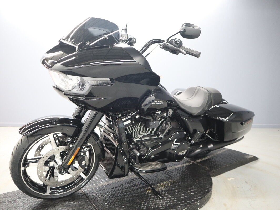2026 Harley-Davidson® Road Glide™ FLTRX, photo 4