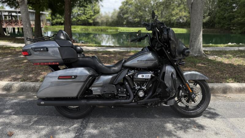 2021 Harley-Davidson® Ultra Limited Gauntlet Gray Metallic - Black Finish