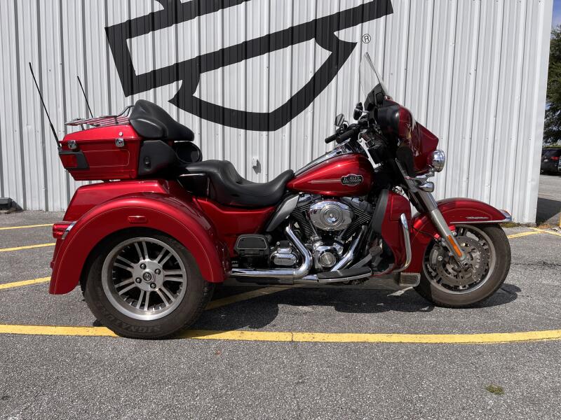 2013 Harley-Davidson® Tri Glide™ Ultra Classic® Ember Red Sunglo