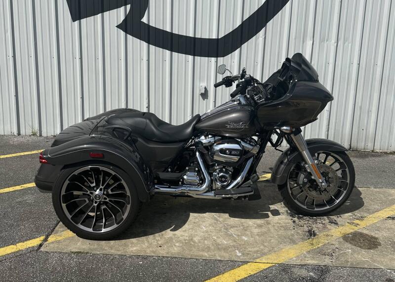 2023 Harley-Davidson® Road Glide® 3 Gray Haze