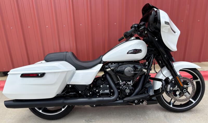 2024 Harley-Davidson® Street Glide® FLHX White Onyx Pearl