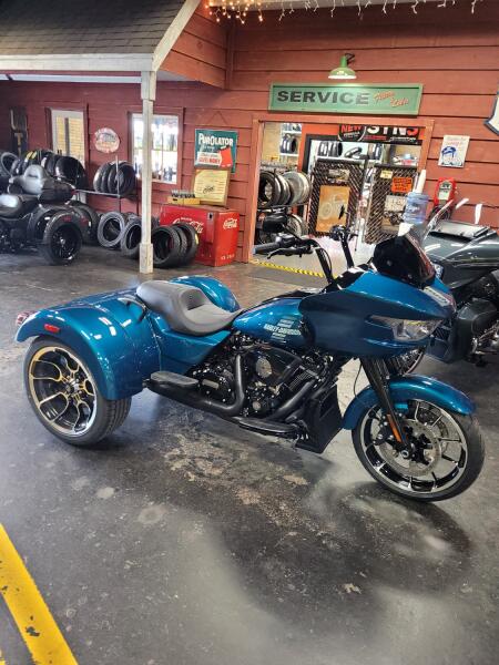 2026 Harley-Davidson® Road Glide 3 Teal Thunder