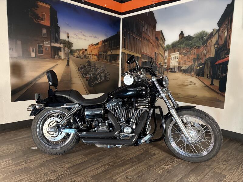 2013 Harley-Davidson® Super Glide® Custom Vivid Black