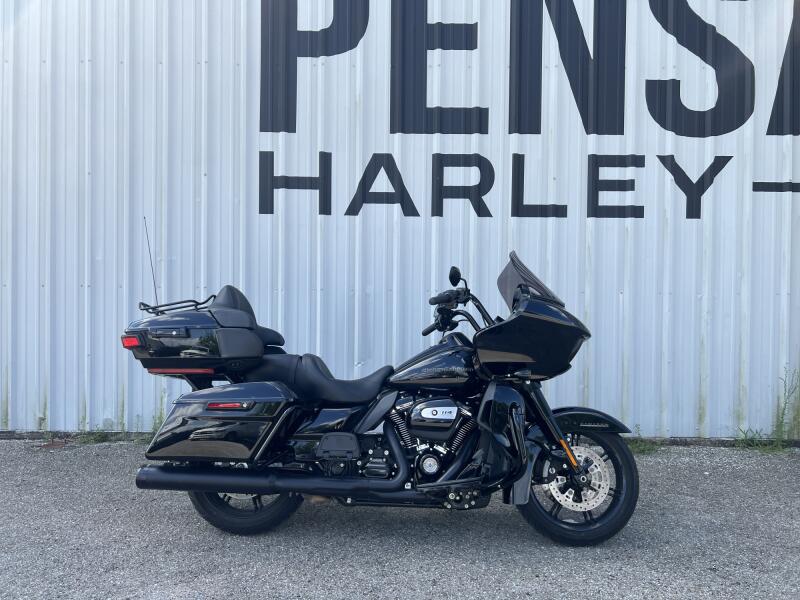 2021 Harley-Davidson® Road Glide® Limited Vivid Black - Black Finish