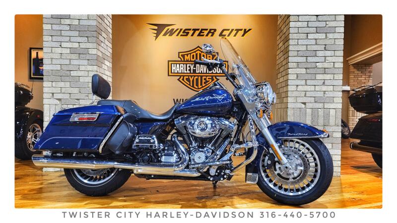 2012 Harley-Davidson® Road King® Classic, FLHRC