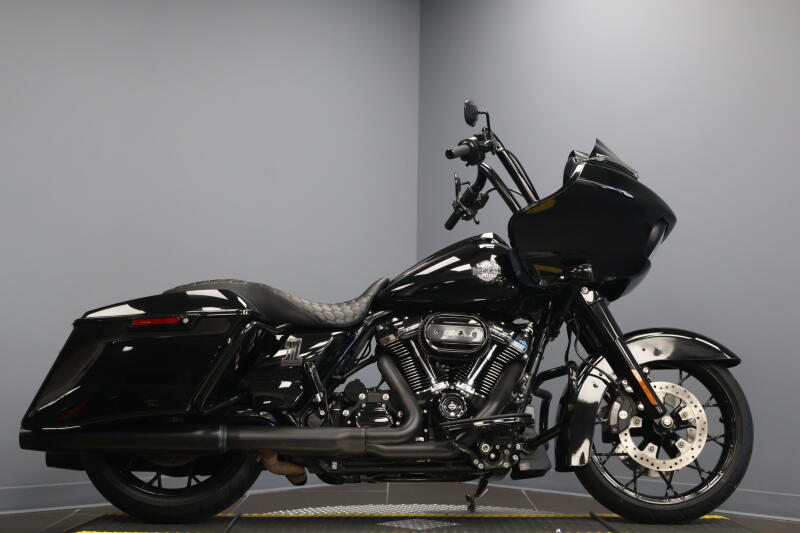 2022 Harley-Davidson® Road Glide® Special Vivid Black - Black Finish